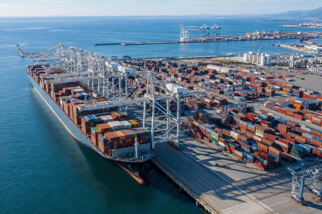 How Can Chinese Companies Secure Trade Finance for International Transactions? 3 Supporting international trade and shipping