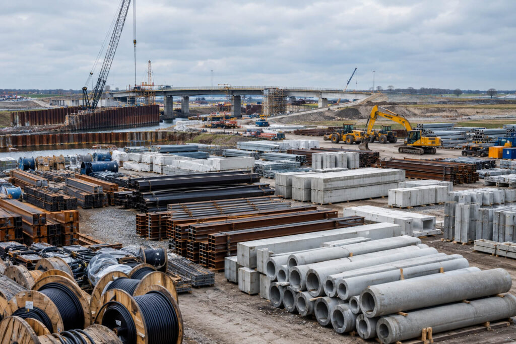 Bouwmaterialen en materieel voor een infrastructuurproject